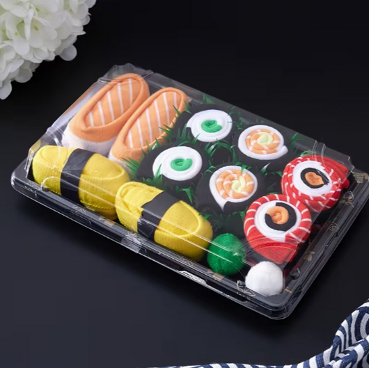 Chaussettes sushi Velora Makisu dans leur boîte à emporter