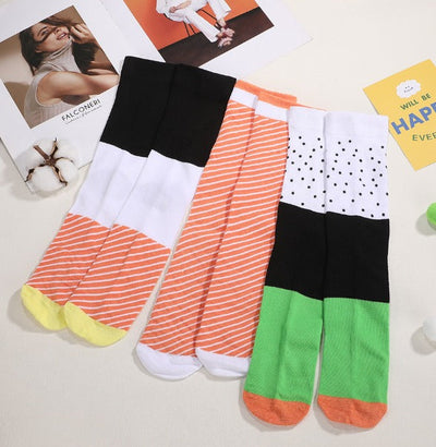 Chaussettes sushi Velora Makisu dans leur boîte à emporter